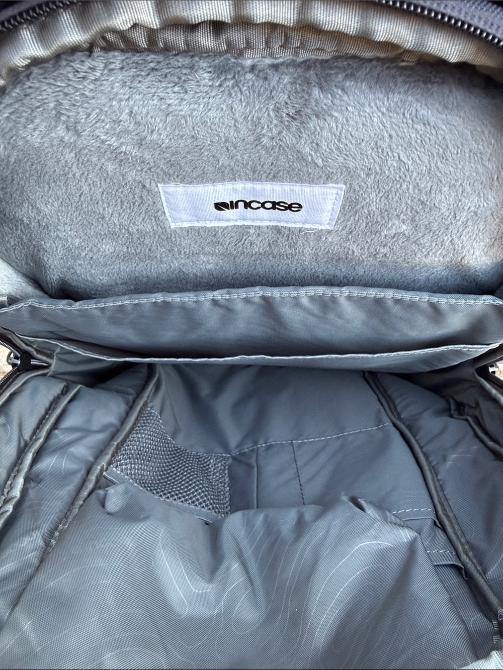 New Incase padded laptop backpack - Picture 3 of 4